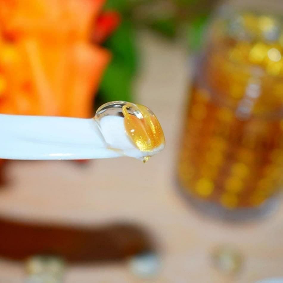 ⁦⁩کرم دور چشم طلای 24 عیار ونزن VENZEN Pure gold 24k eye cream — تصویر ۲