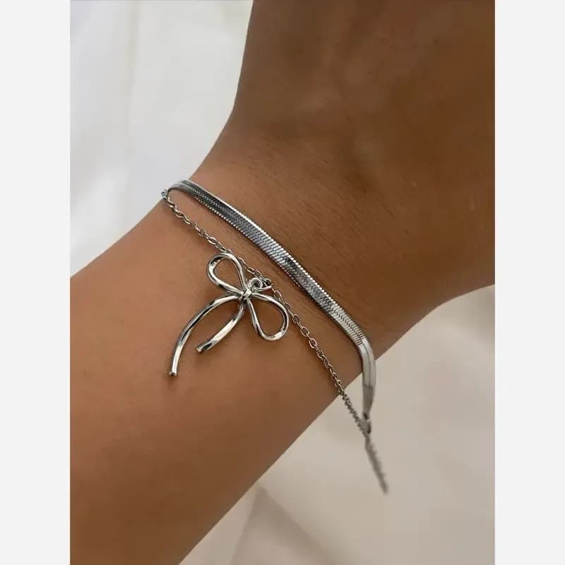 گردنبند دخترانه دو لاین استیل طرح پاپیون رنگ نقره ای — تصویر ۳
