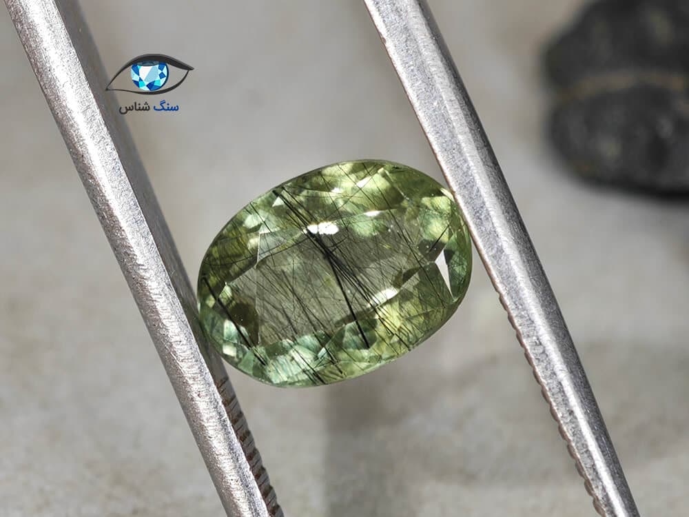 زبرجد طبیعی تراش بیضی 2.3 قیراط — تصویر ۴
