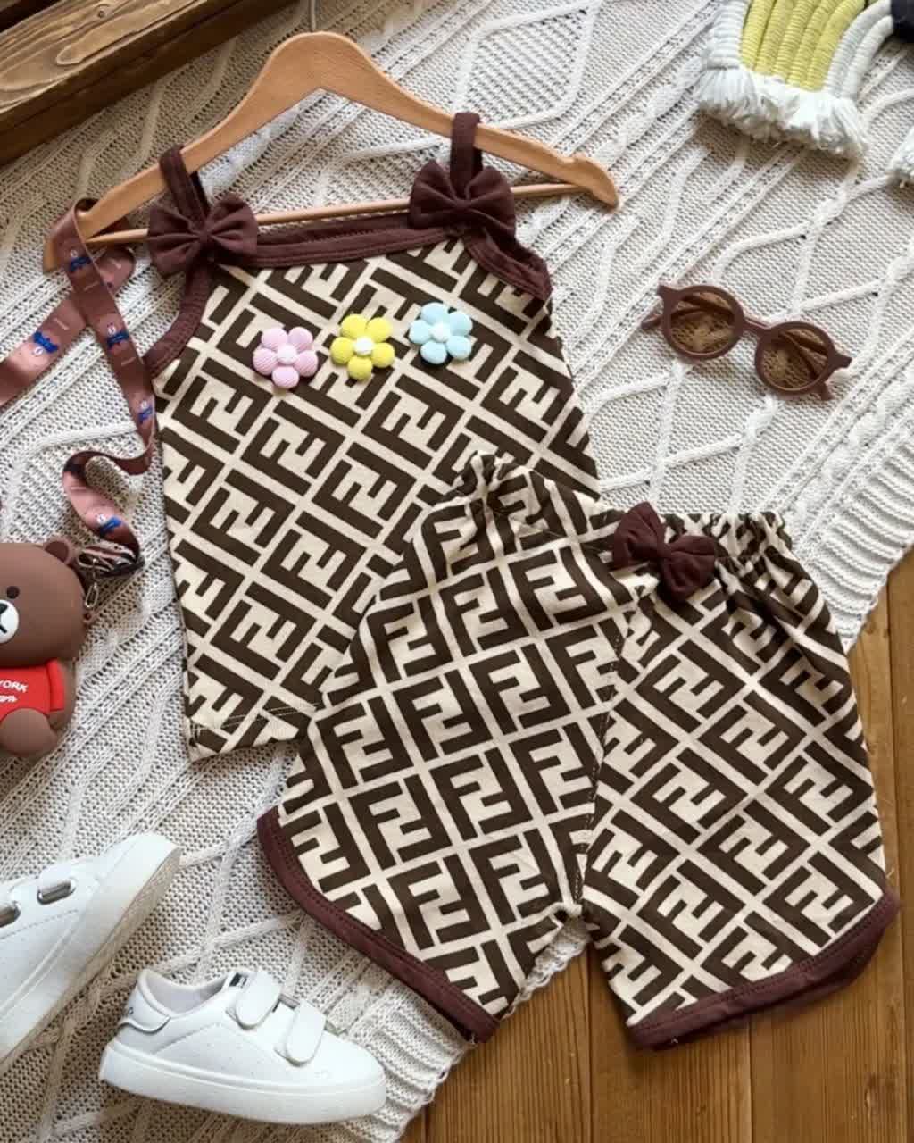 کراپ و شلوارک دخترانه fendi — تصویر ۲