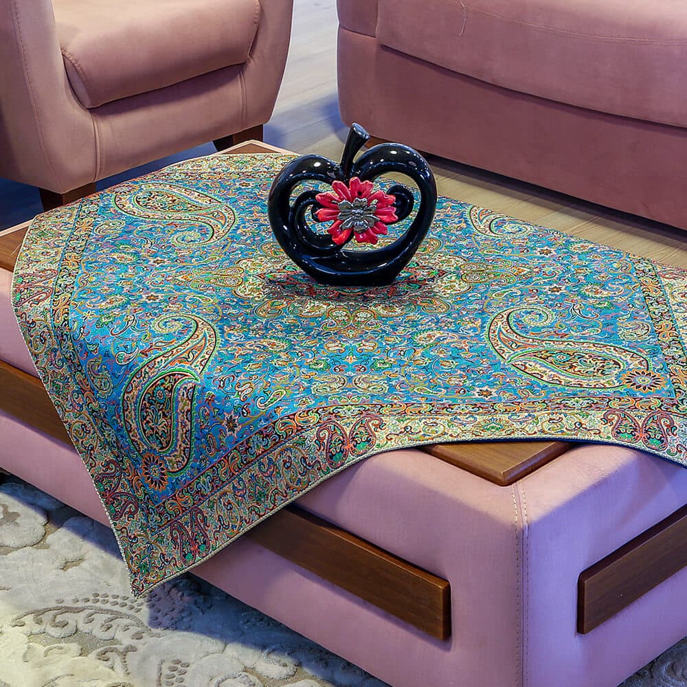 رومیزی ترمه یزد یک در یک ابریشم ۵ رنگ طرح سالار آبی درباری کد: ۱۶۱۲ — تصویر ۳