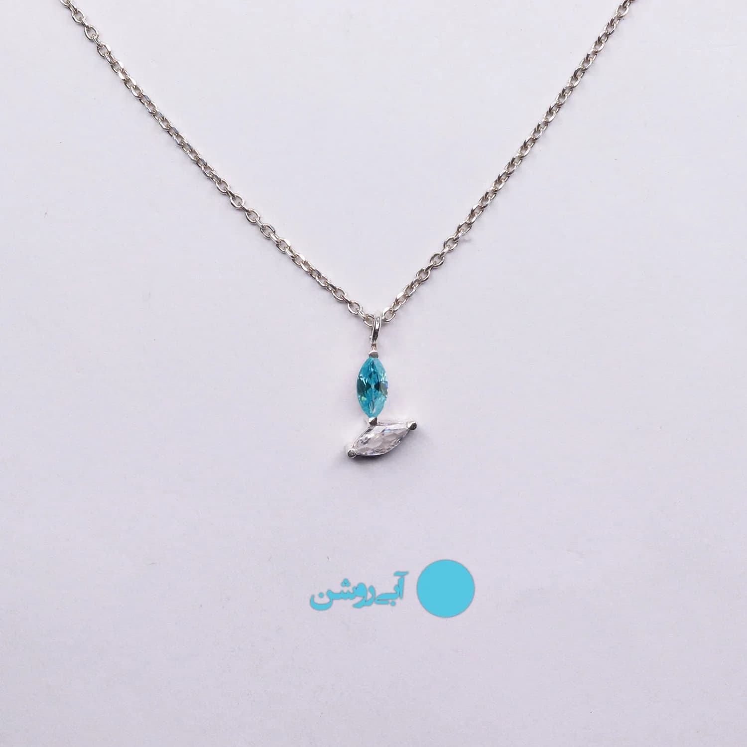 گردنبند نقره مینیمال شاپرک — تصویر ۳