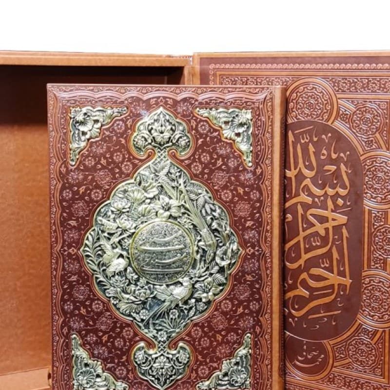 مثنوی معنوی رحلی گلاسه چرم جعبه دار پلاک فلزی طرح مس نفیس — تصویر ۲