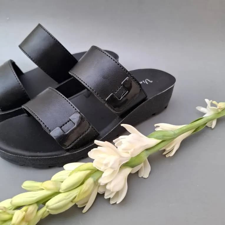 دمپایی زنانه وینو مدل پریا دوسگک — تصویر ۳