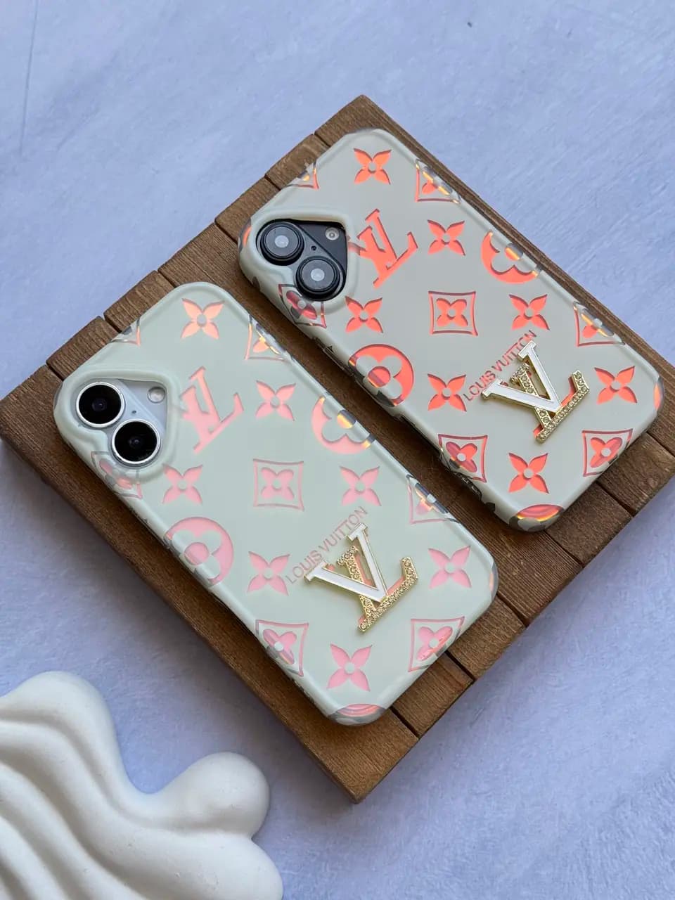 قاب Louis Vuitton هولوگرامی آیفون (کدC2221) — تصویر ۴