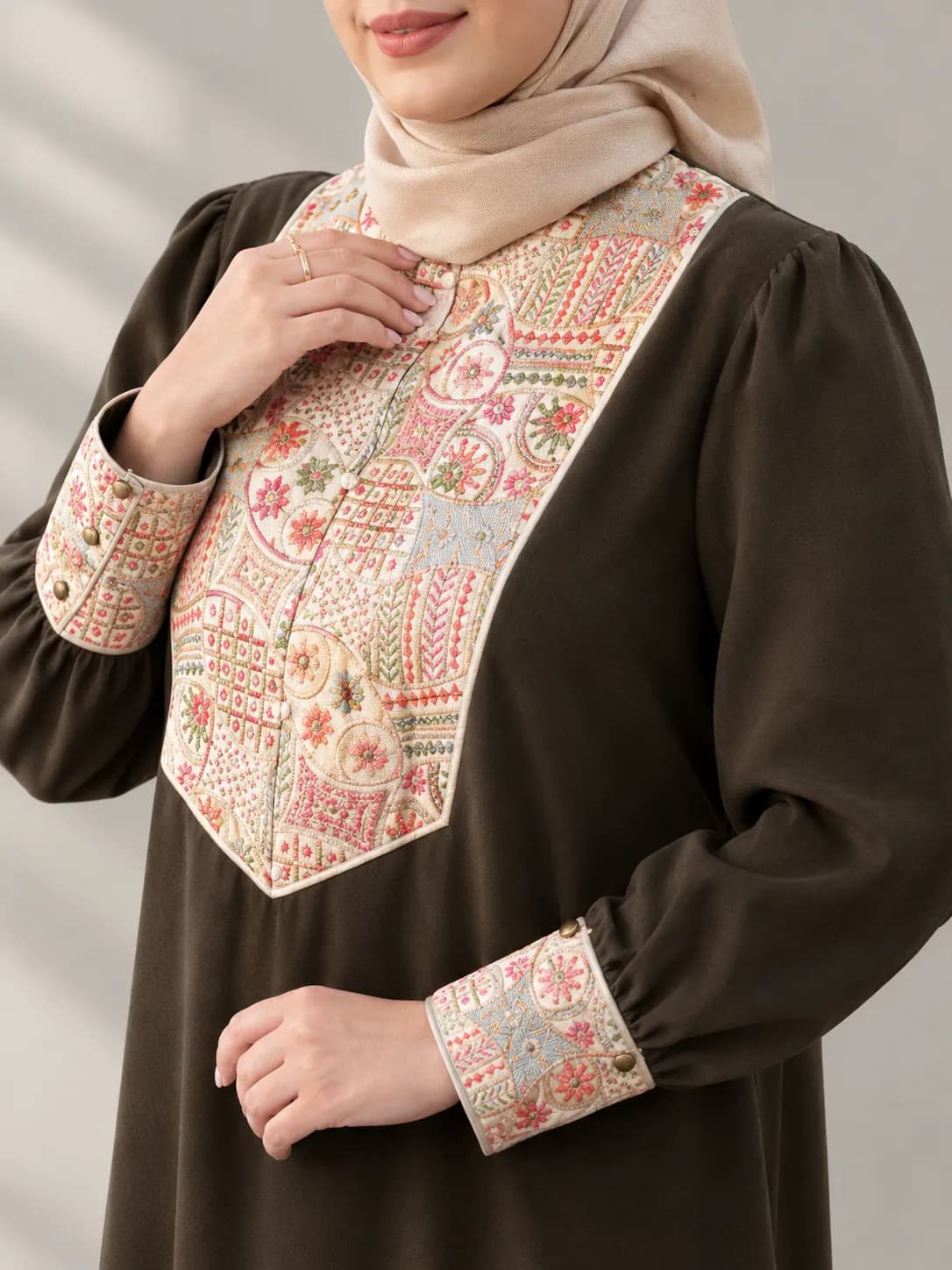 عبا مجلسی زنانه زمرد — تصویر ۵