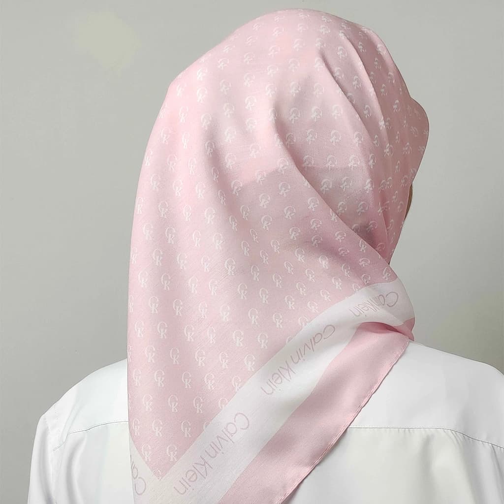مینی اسکارف نخی دخترونه طرح کالوین صورتی