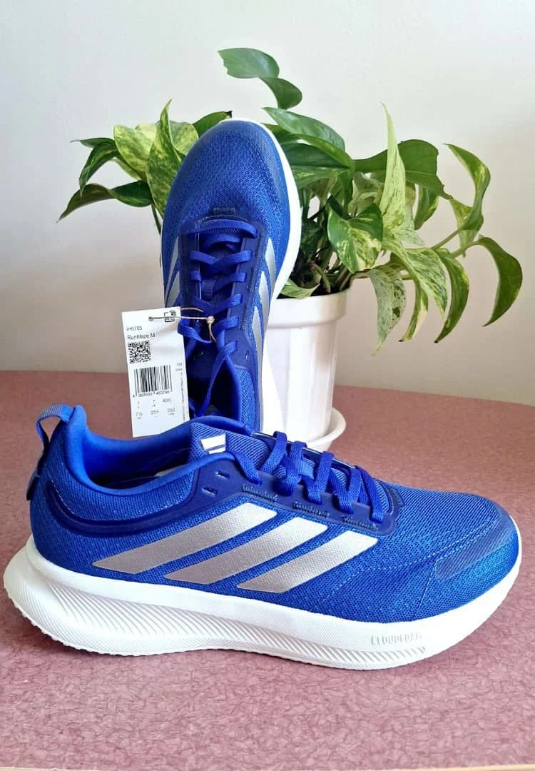کتونی اورجینال adidas runblaze m