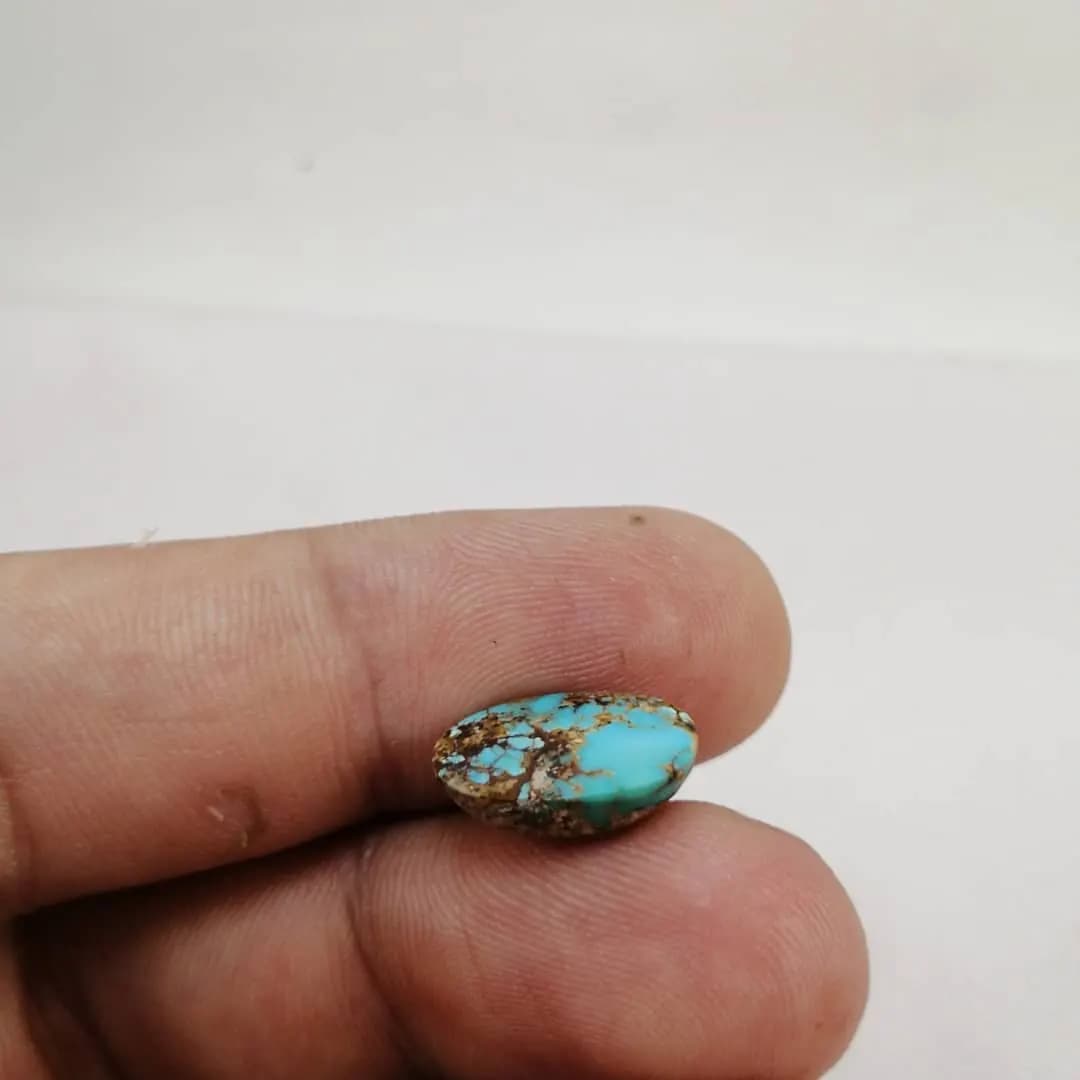 نگین فیروزه آبی نیشابور بیضی 1.14 گرم — تصویر ۳
