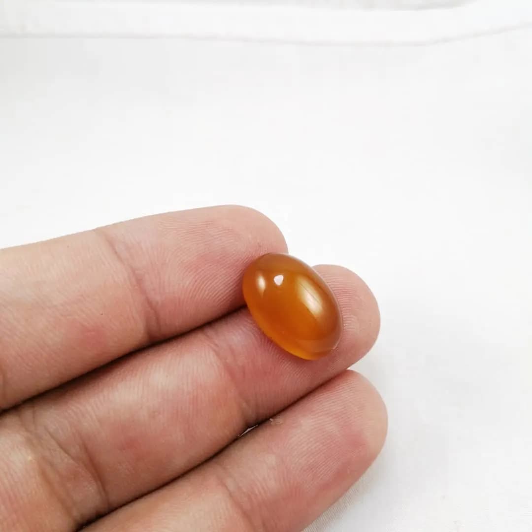 نگین عقیق زرد عسلی بیضی 2.03 گرم — تصویر ۲