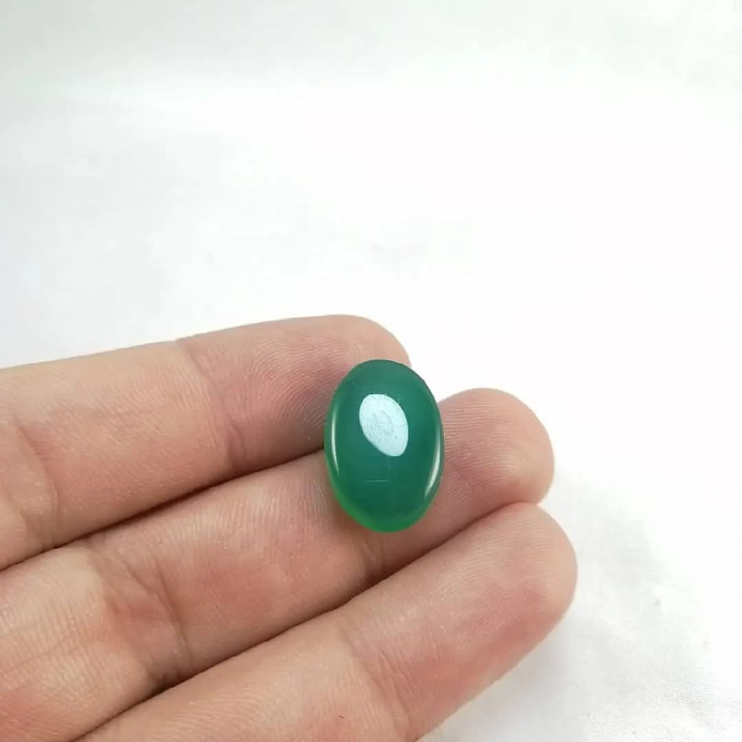 نگین عقیق سبز بیضی 4.9 گرم — تصویر ۲