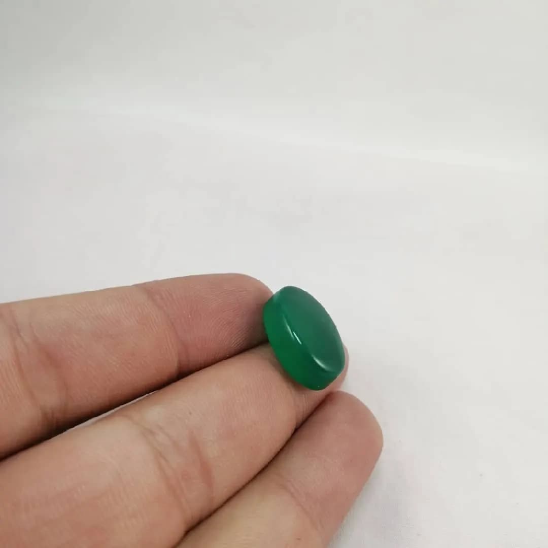 نگین عقیق سبز بیضی 4.9 گرم — تصویر ۳