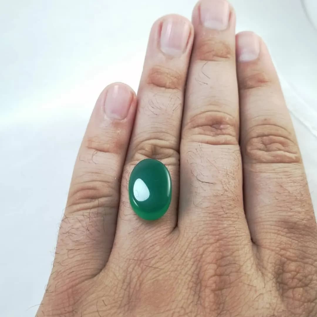 نگین عقیق سبز بیضی 4.9 گرم — تصویر ۴