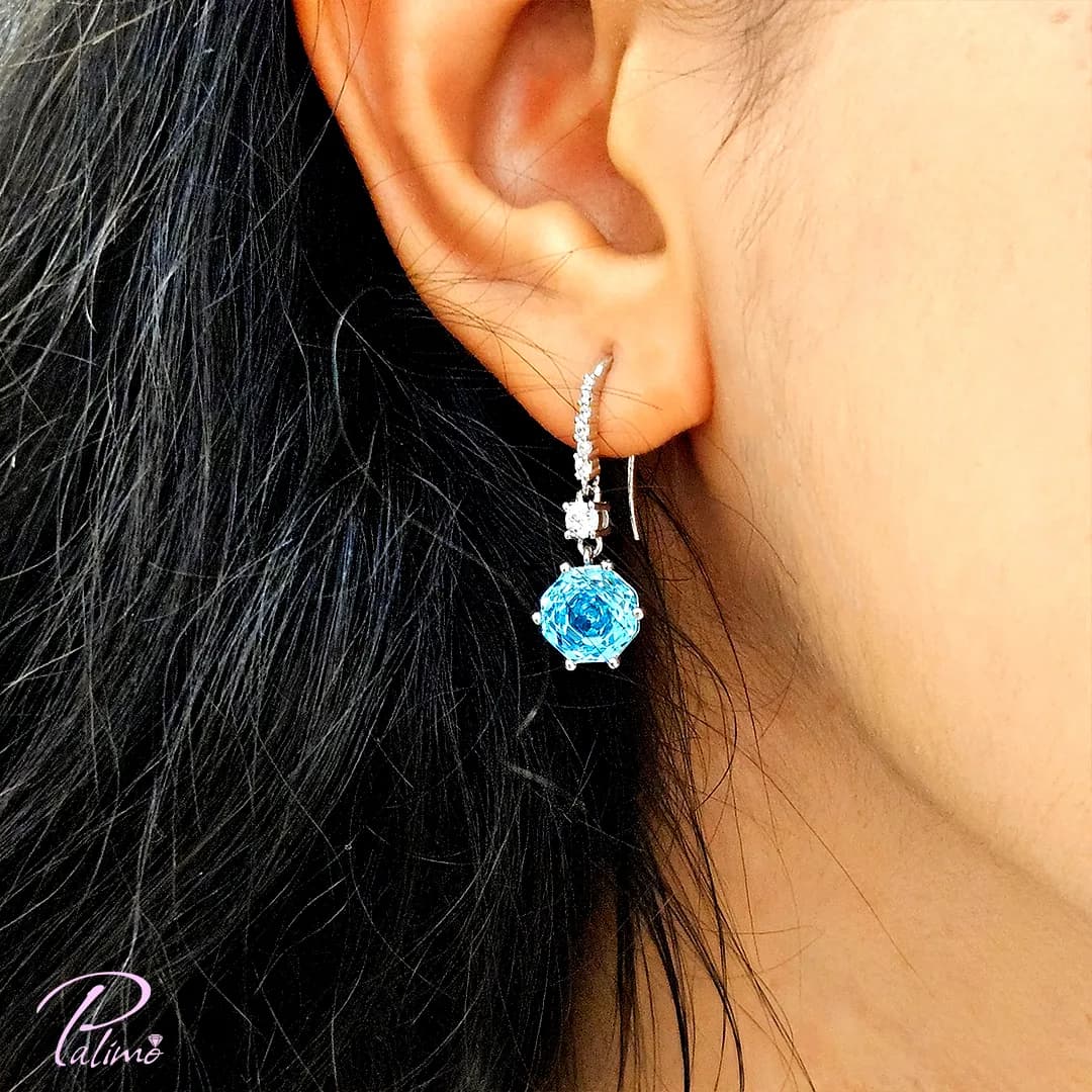 گوشواره نقره آویز تک نگین آبی E2161 با روکش طلای سفید — تصویر ۴