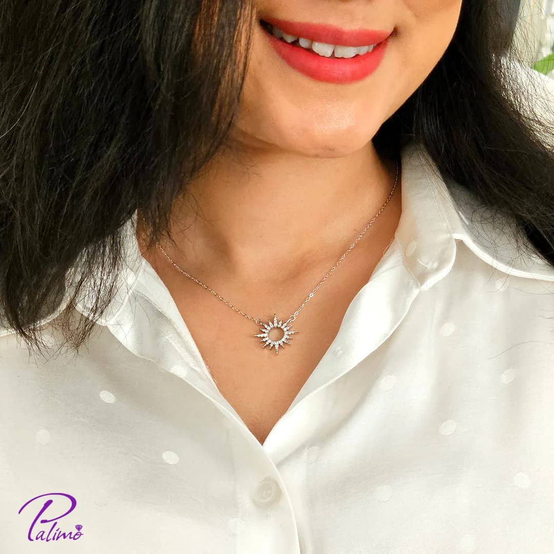 گردنبند نقره خورشید درخشان کد N2223 با روکش طلای سفید — تصویر ۲