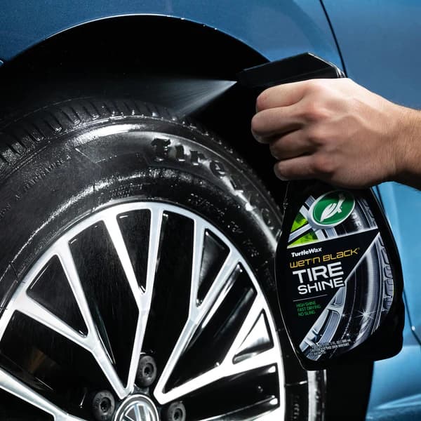 اسپری نو کننده و براق کننده لاستیک تایر شاین ترتل مدل Turtle Wax Wet’n Black Ultra Wet Tire Shine — تصویر ۳
