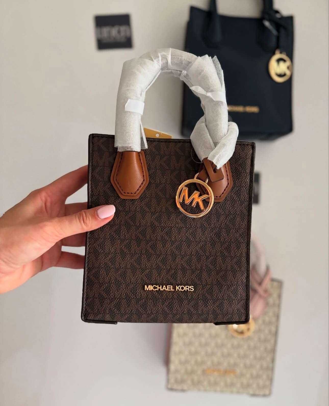 کیف دستی مایکل کورس ایستاده