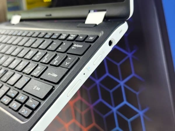 لپ تاپ 13 اینچی ایسر مدل Aspire R3-131T Celeron N3060 4GB 32SSD — تصویر ۵