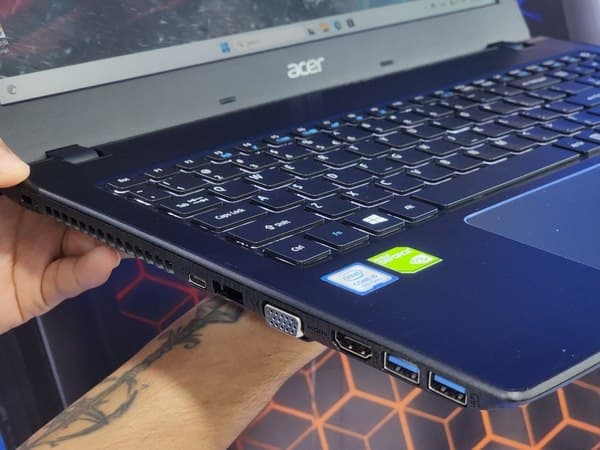 لپ تاپ 15.6 اینچی ایسر مدل Aspire E5-576 I5-8250U 8gb 256SSD MX150 2GB — تصویر ۴