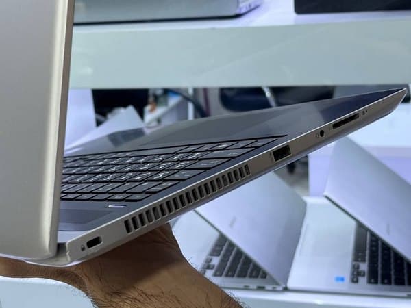 لپ تاپ 17 اینچی اچ پی مدل Probook 450 G5 I5-7200 8GB 256SSD — تصویر ۴