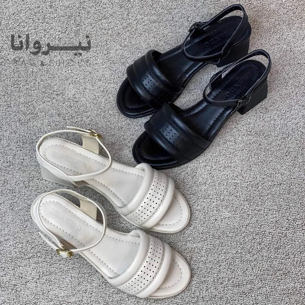 صندل زنانه طبی پاشنه 5 سانت چرمی سوراخدار