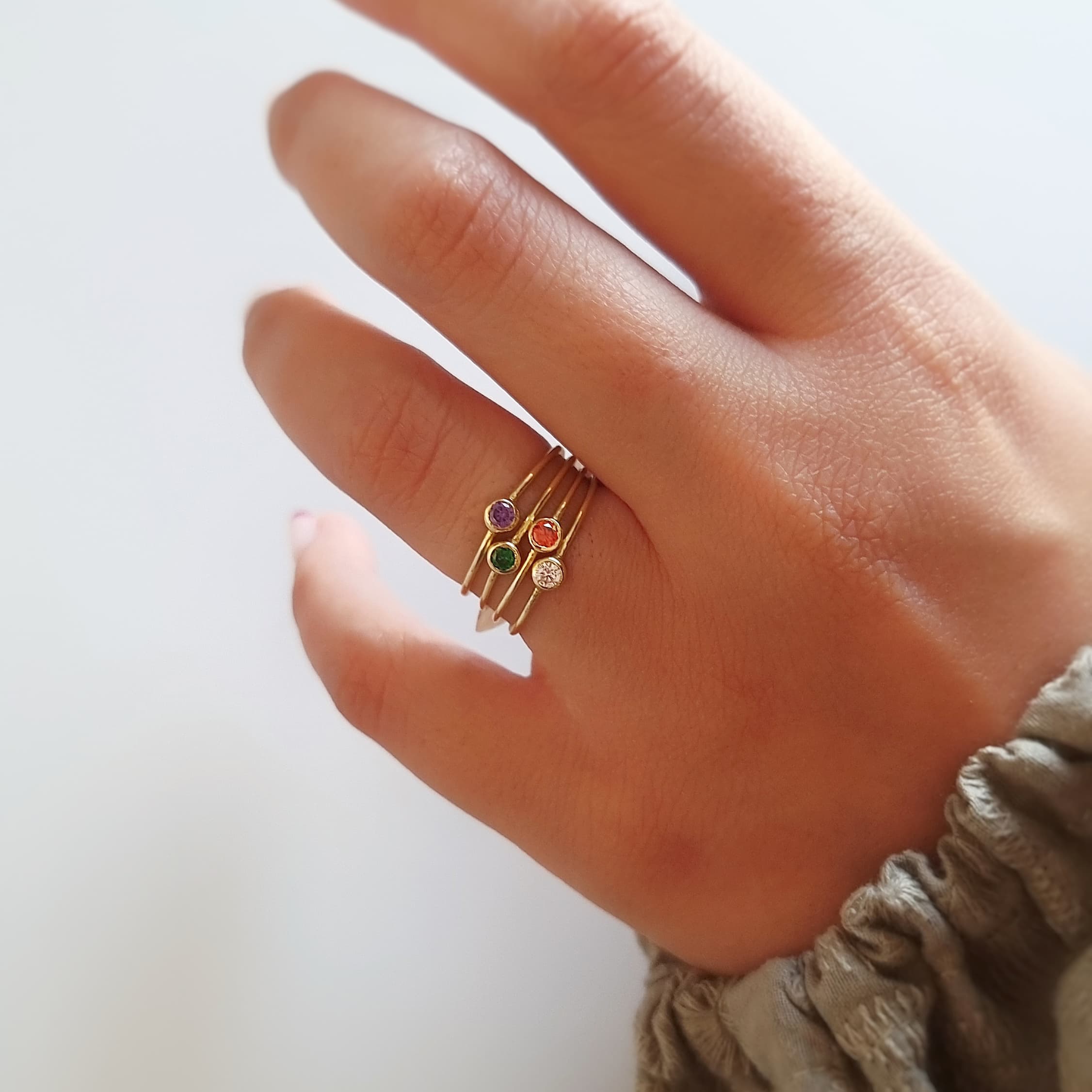 انگشتر طلا زنانه تک سنگ سفید — تصویر ۲