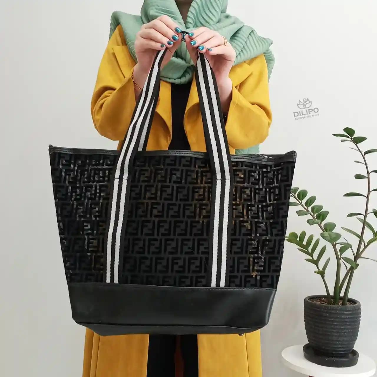 کیف دستی زنانه سایز بزرگ یافا طرح فندی 2371 — تصویر ۲