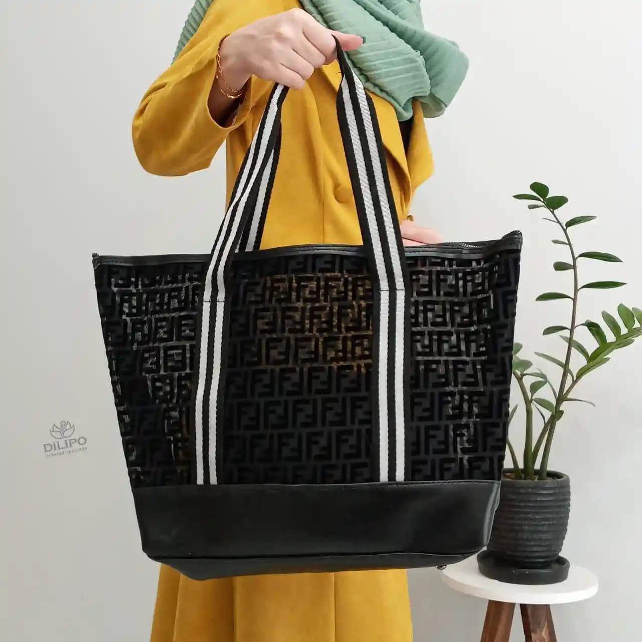کیف دستی زنانه سایز بزرگ یافا طرح فندی 2371