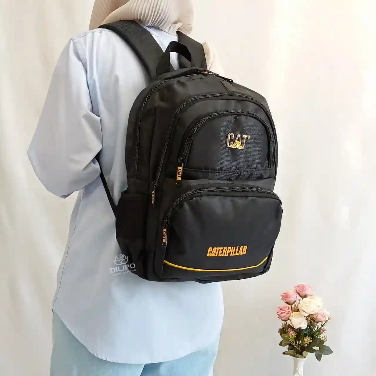 کوله پشتی مشکی طرح کاترپیلار لیندا 2394 — تصویر ۳