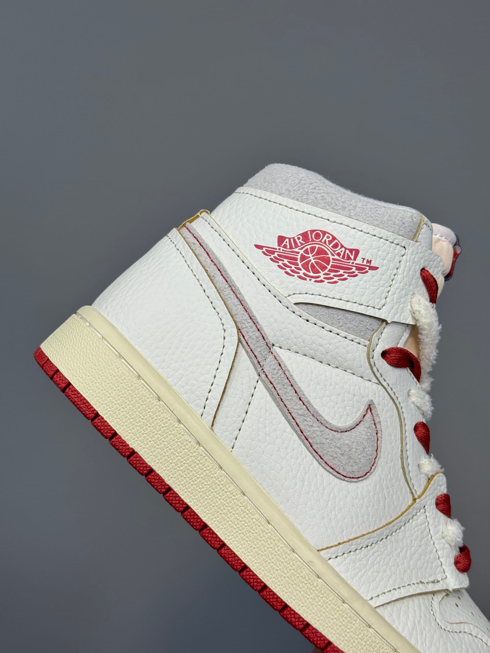 کتونی جردن وان ساقدار کرم قرمز Air Jordan 1 Retro High Rare Air Sail Cinnabar — تصویر ۶