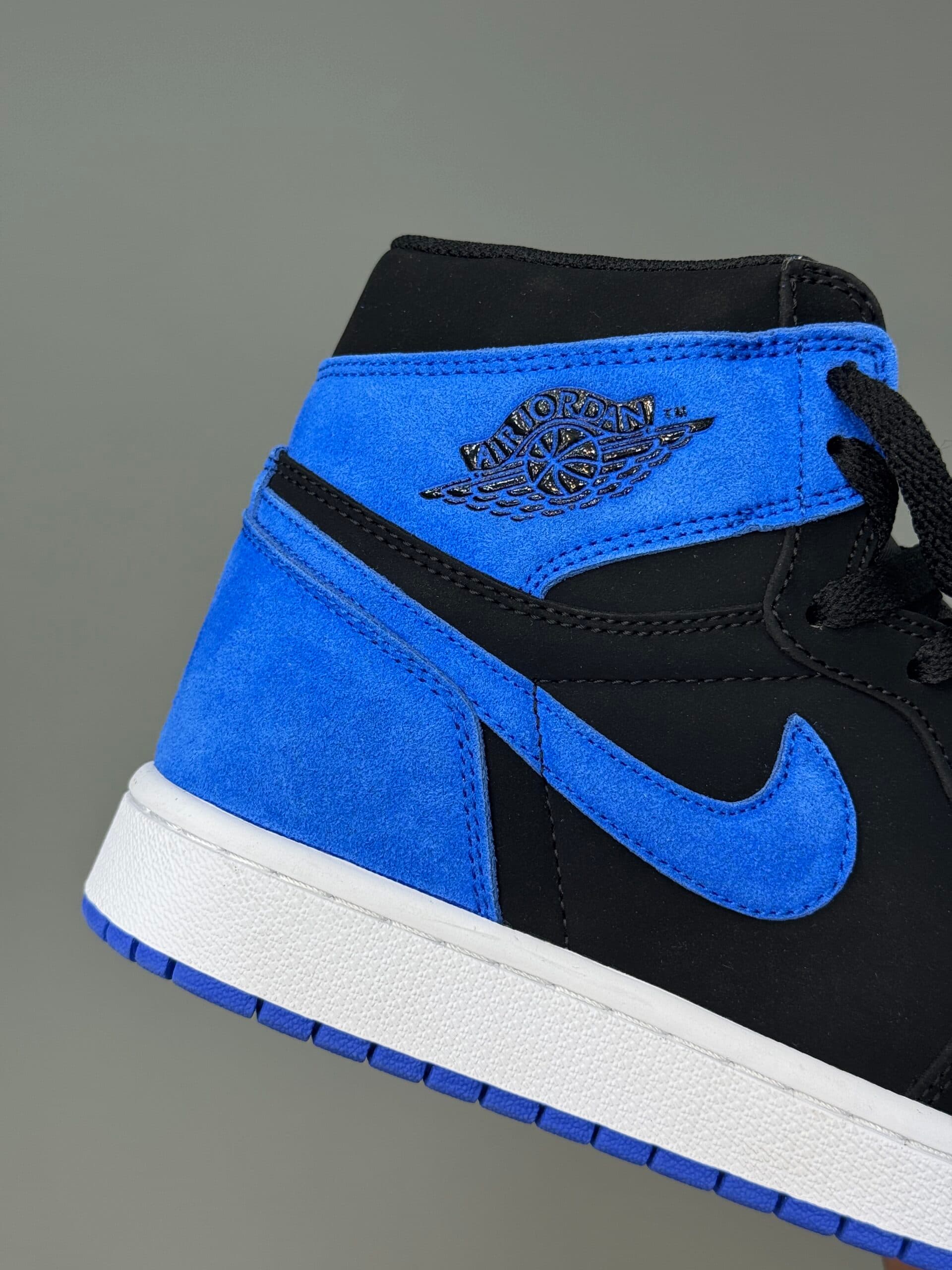 کتونی جردن وان ساقدار مشکی آبی Air Jordan 1 High Royal Reimagined — تصویر ۷