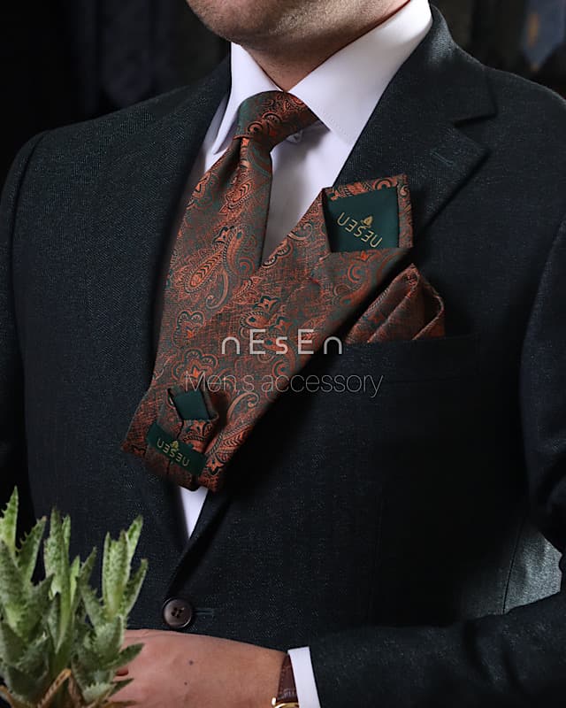 کراوات و پوشت NESEN – طرح بته‌جقه نارنجی سبز T193 — تصویر ۲