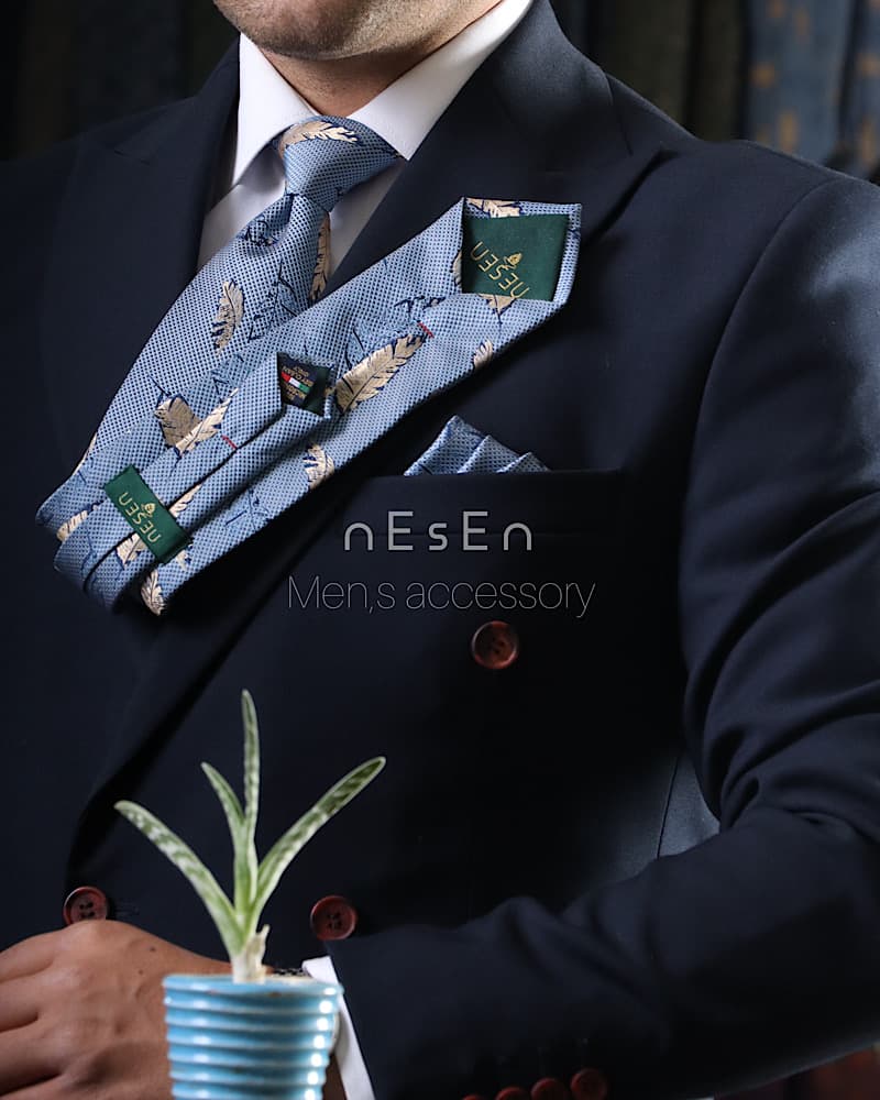 ست کراوات و دستمال جیب مردانه NESEN | طرح برگ آبی T174 — تصویر ۳