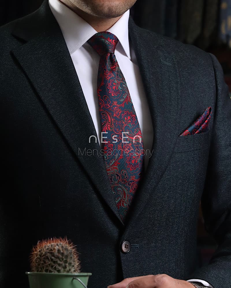 کراوات و دستمال جیب مردانه NESEN | طرح بته‌جقه سبز قرمز T172