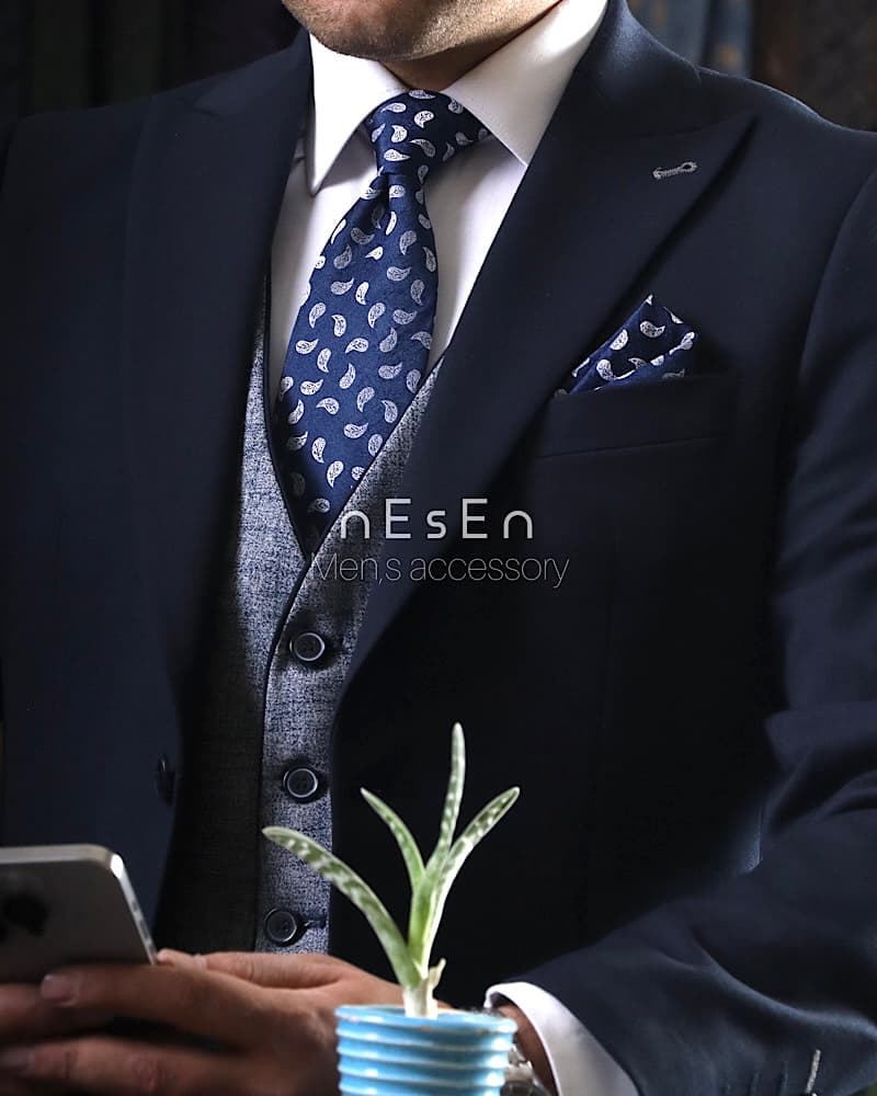 کراوات و دستمال جیب مردانه NESEN | طرح بته‌جقه سرمه‌ای T171