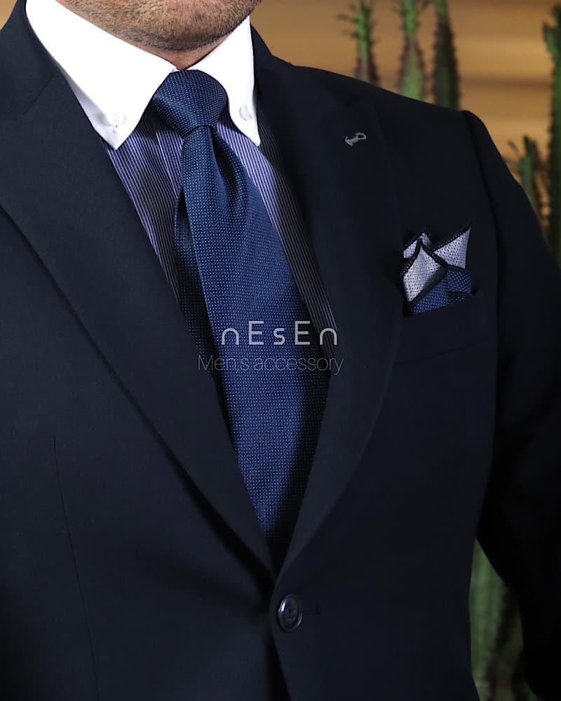 ست کراوات و دستمال جیب مردانه NESEN | طرح خالدار سرمه‌ای T161 — تصویر ۲