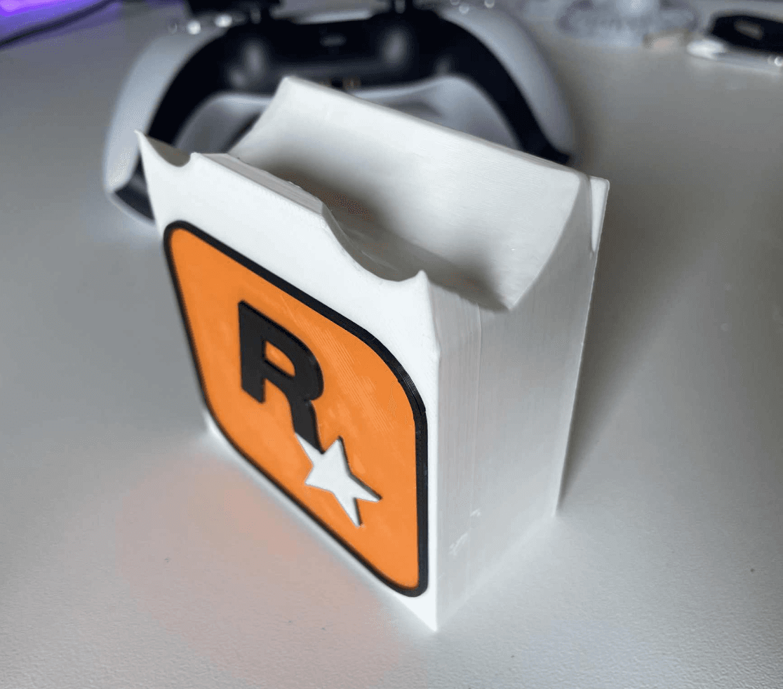 پایه نگهدارنده دسته بازی PS5 طرح Rockstar GTA — تصویر ۳