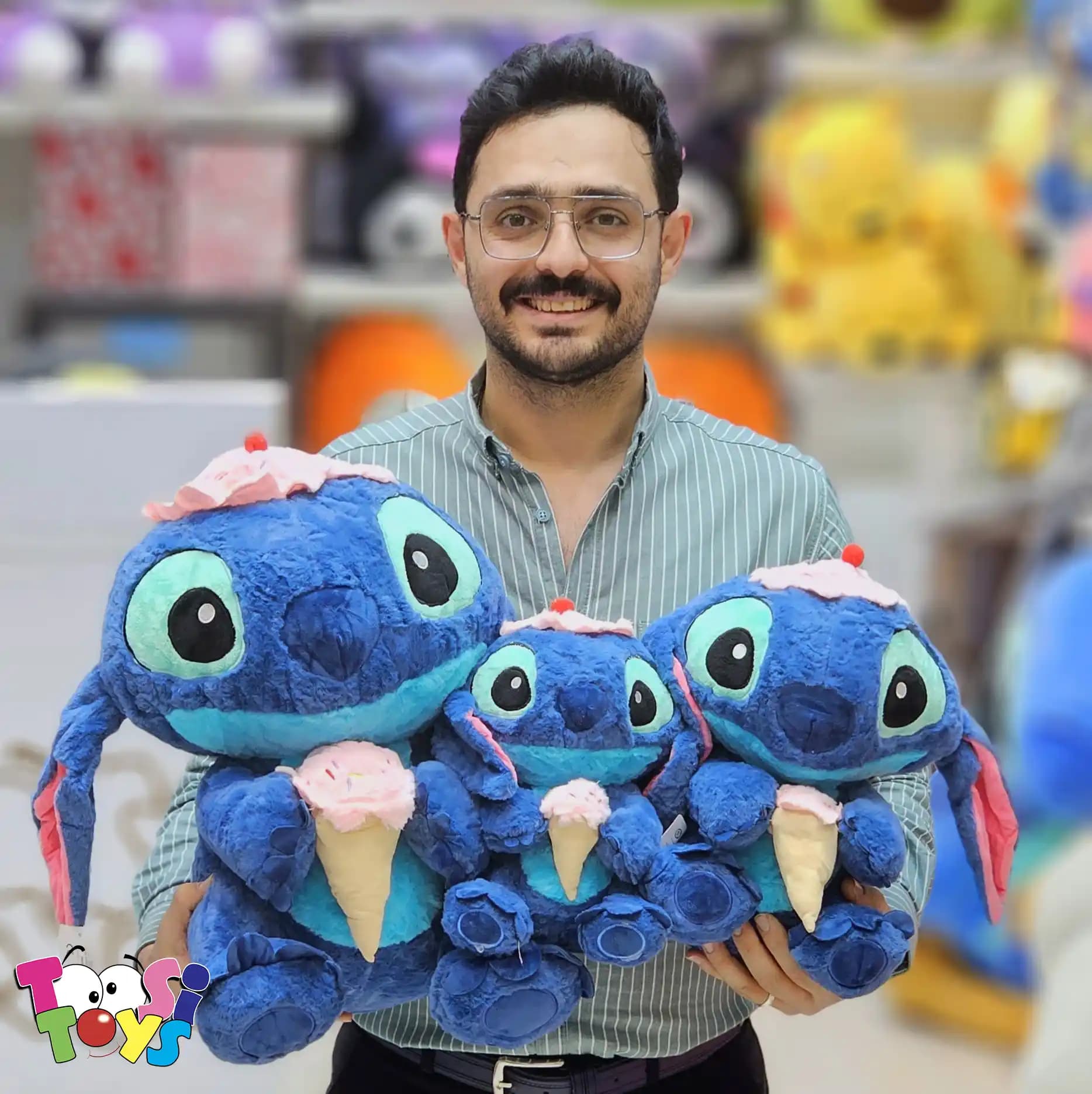 عروسک استیج بستنی به دست — تصویر ۳