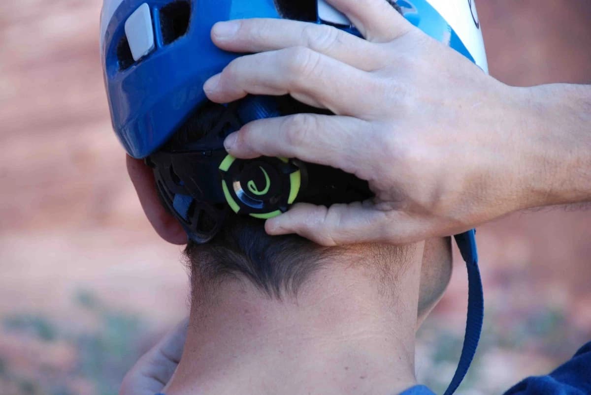 کلاه ایمنی ادلراید (صورتی-سفید) EDELRID مدل SHIELD II — تصویر ۴