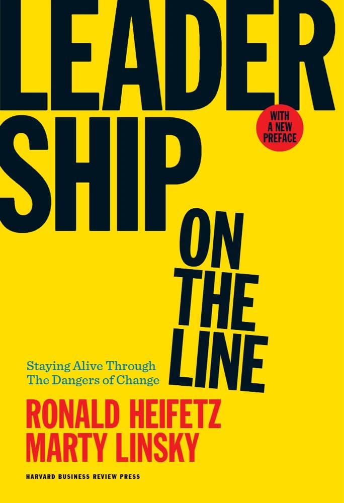 کتاب رهبری در خط مقدم: زنده ماندن در خطرات تغییر Leadership on the Line نسخه انگلیسی PDF | رونالد هایفتز و مارتی لینسکی
