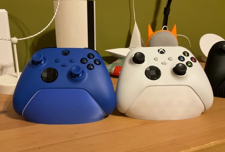 پایه نگهدارنده دسته بازی Xbox طرح مینیمال — تصویر ۱۱