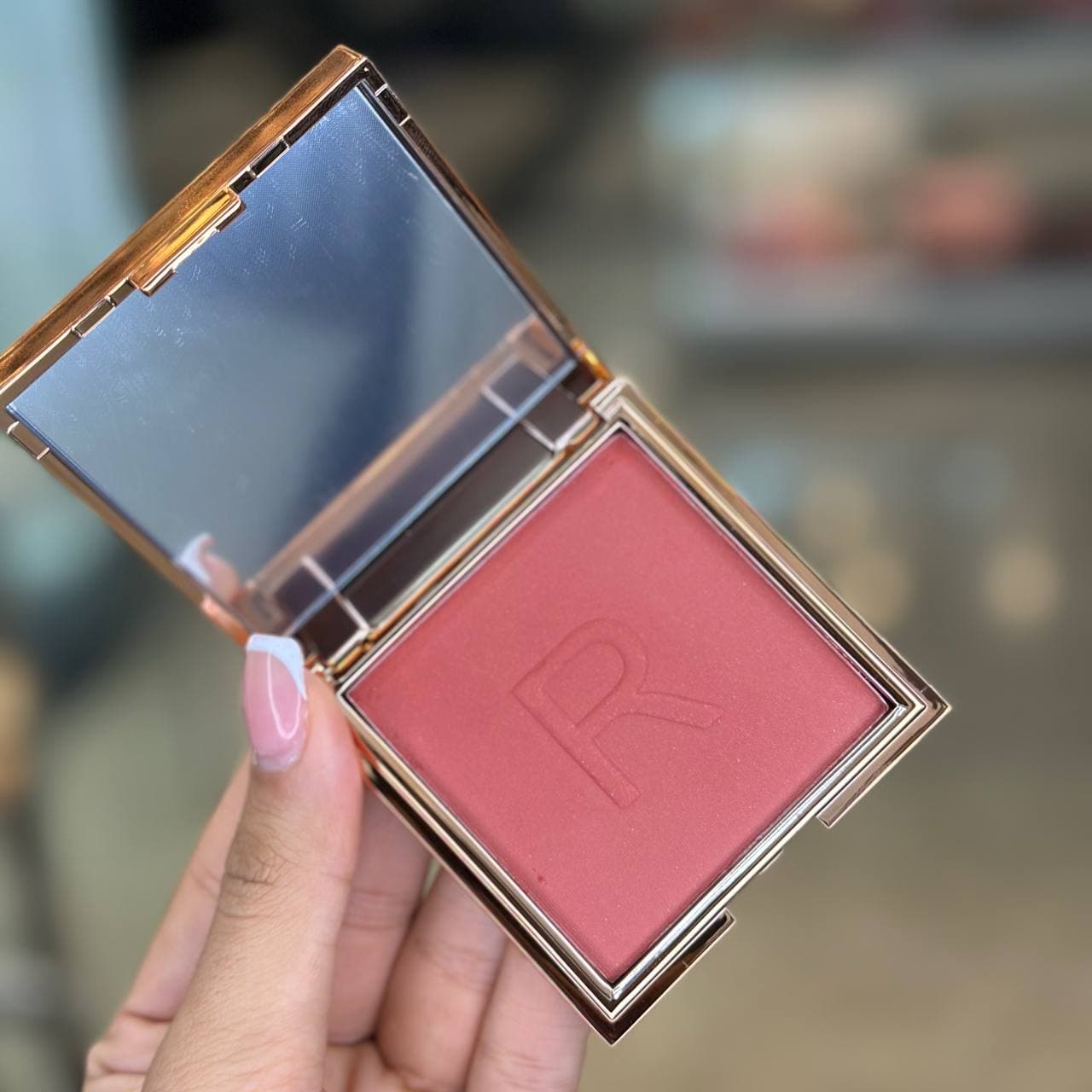 رژگونه پودری رولوشن Revolution مدل Blusher Reloaded کد 501