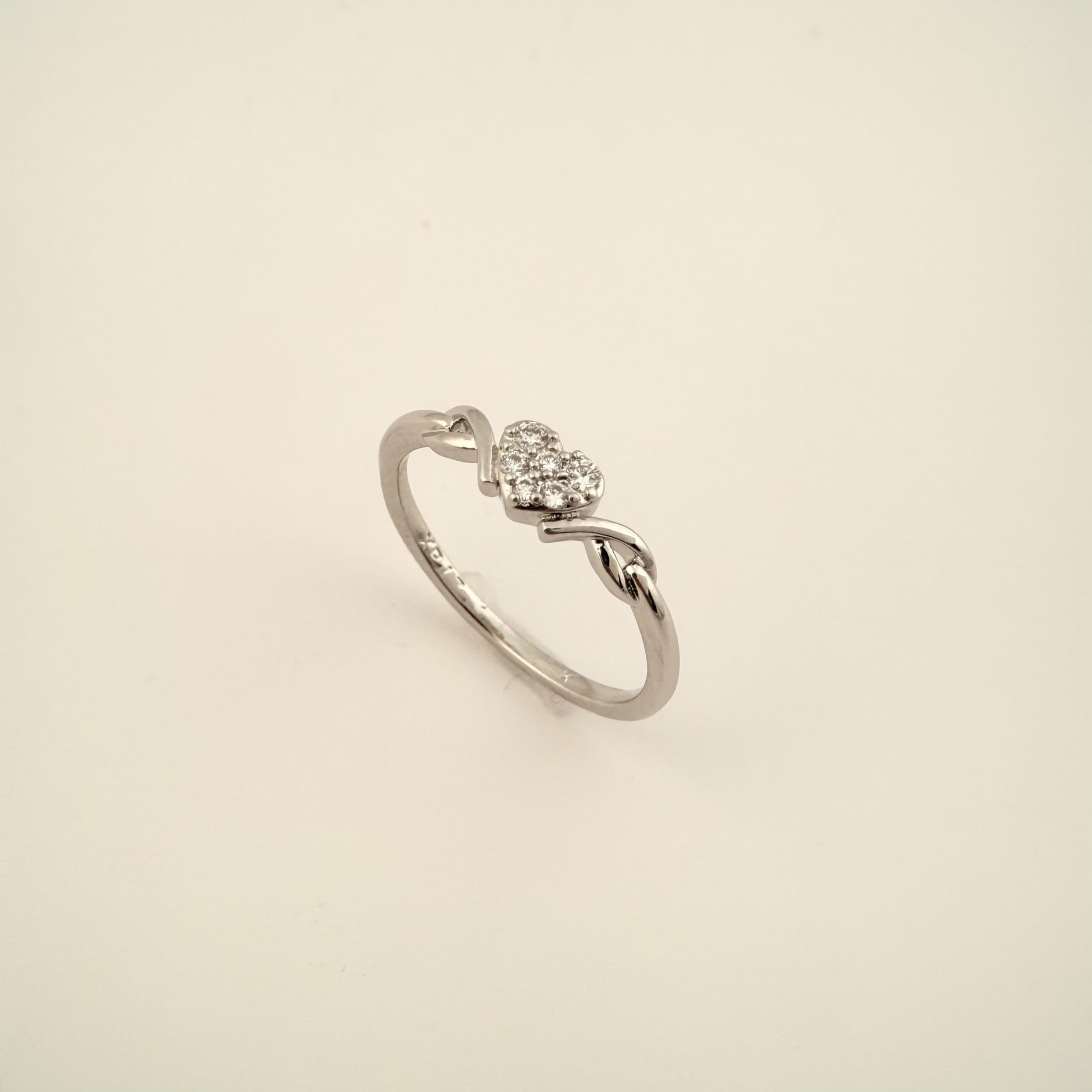 انگشتر قلبی ژوپینگ مدل R00146 — تصویر ۸