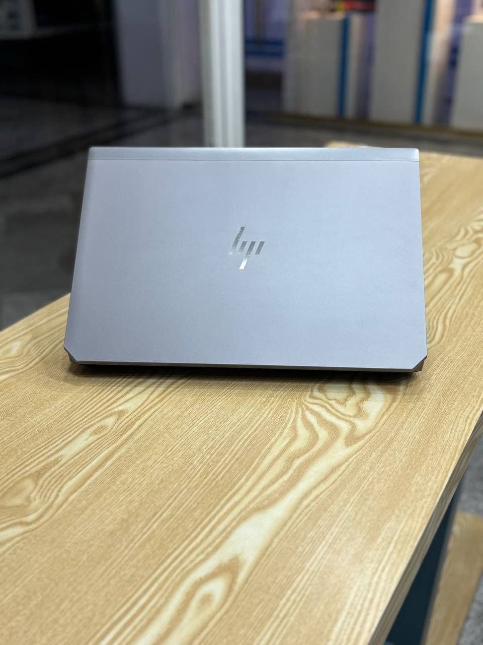 لپ تاپ استوک اچ پی HP ZBOOK 17 G5 i7 VGA 4GB P1000 نسل 8 — تصویر ۶