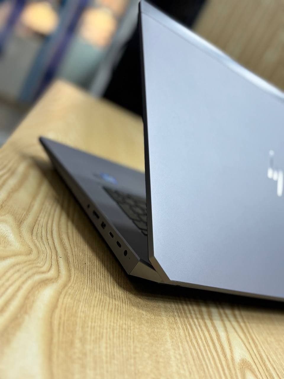 لپ تاپ استوک اچ پی HP ZBOOK 17 G5 i7 VGA 4GB P1000 نسل 8 — تصویر ۴