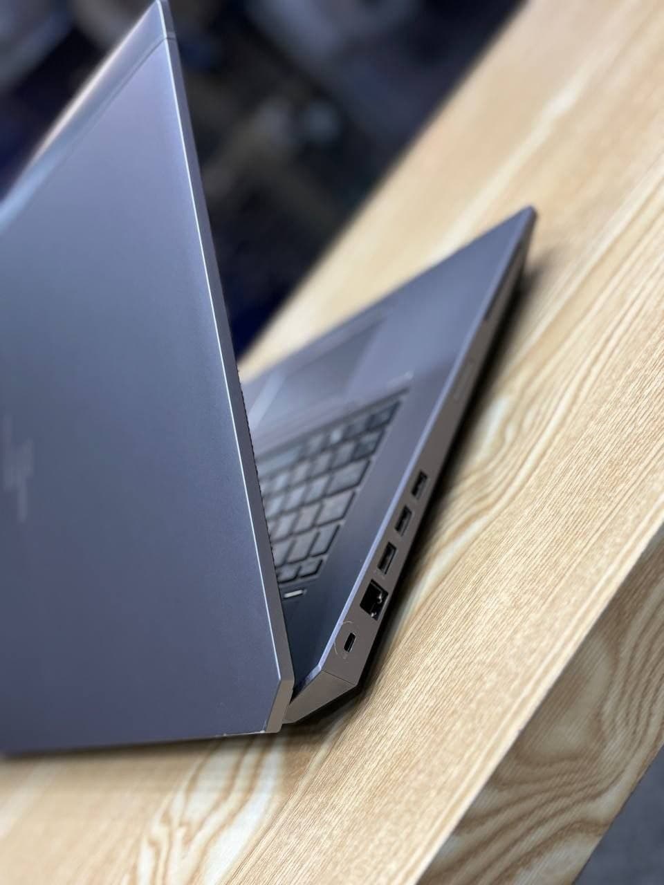 لپ تاپ استوک اچ پی HP ZBOOK 17 G5 i7 VGA 4GB P1000 نسل 8 — تصویر ۳