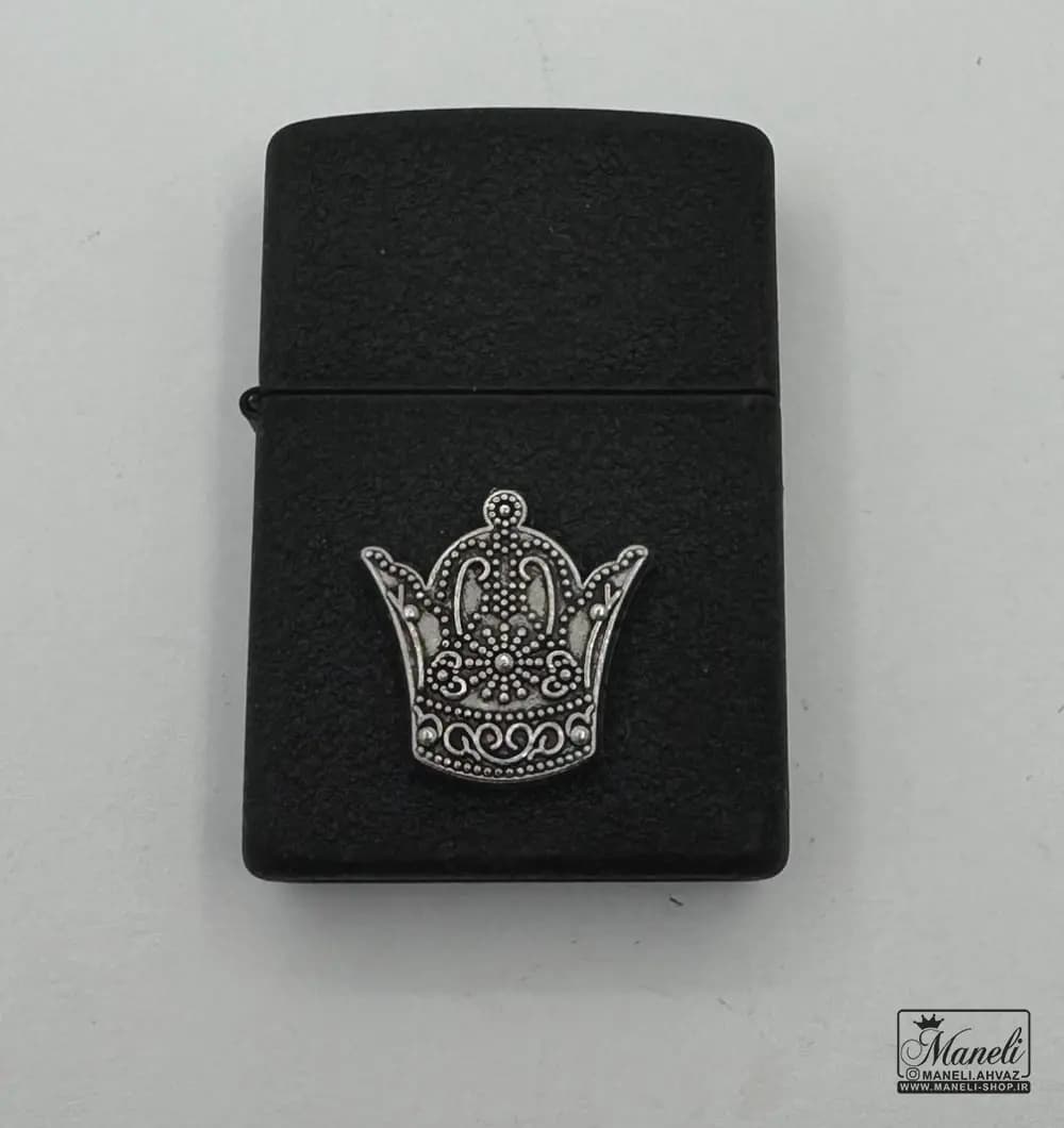 فندک مشکی zippo با طرح تاج — تصویر ۲
