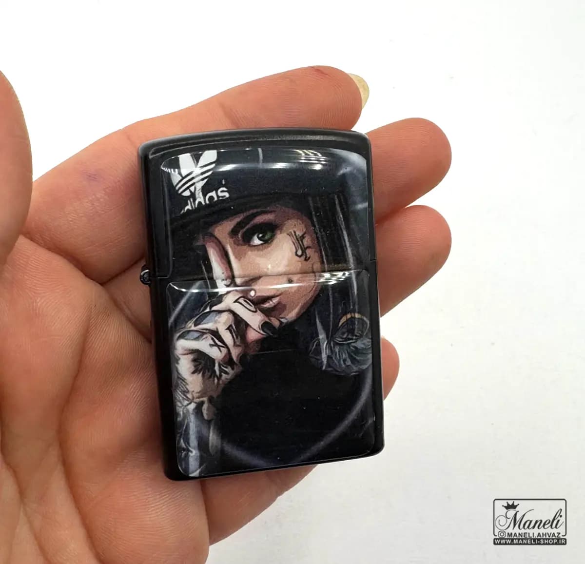 فندک مشکی zippo با طرح نقاشی زن زیبا — تصویر ۴