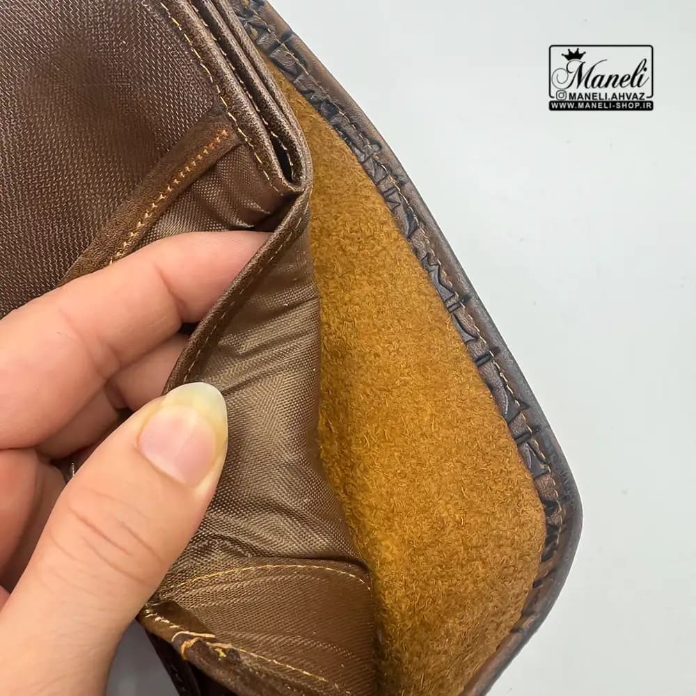 کیف پول دلاری طرح خط میخی قهوه ای — تصویر ۳