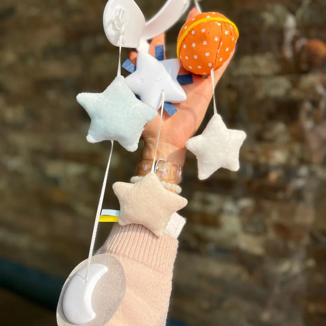 آویز تخت موزیکال نوزاد Konig Kids — تصویر ۴